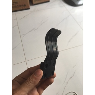 Móc treo hộp đựng micro loa kéo