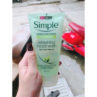Sữa rữa mặt dạng gel - Simple Kind To Skin Refreshing Facial Wash Gel