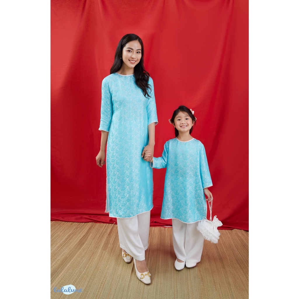 Áo dài lụa lalalune màu xanh dương dành cho mẹ và bé