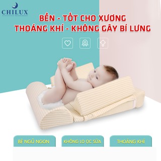 Gối chống trào ngược cho bé ăn sữa có kê hông, êm ái và thoáng mát.