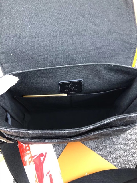 🔥[CHỈ 1 NGÀY] Túi đeo chéo nam L / V cao cấp | BigBuy360 - bigbuy360.vn