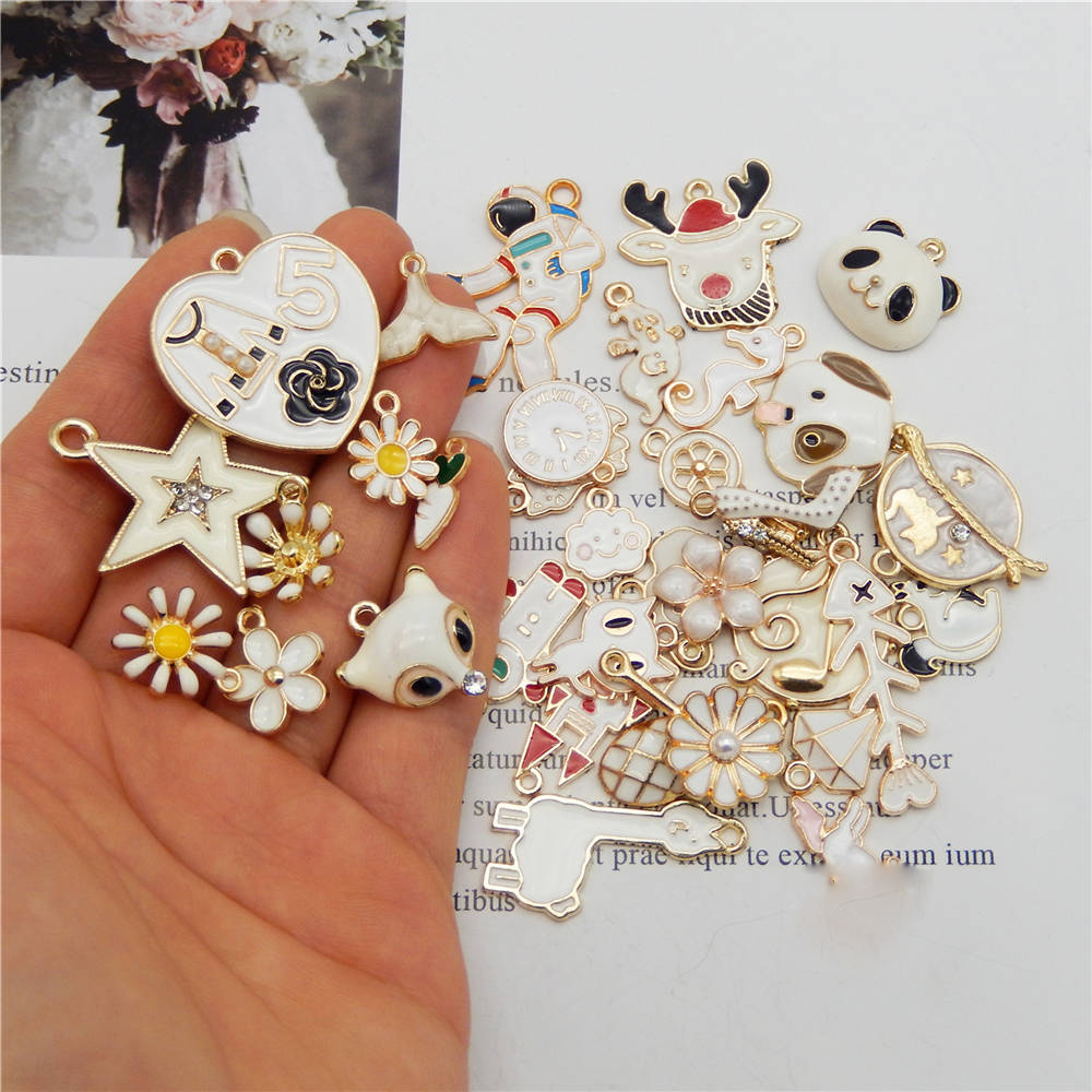 HANDMADE CHARMS Set 31 Phụ Kiện Làm Trang Sức Thủ Công