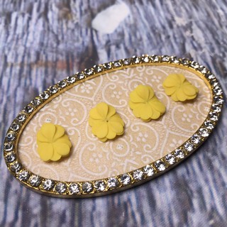 Hoa nail gắn móng tay
