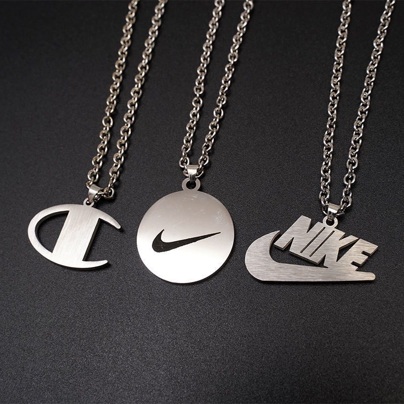 Vòng cổ mặt chữ cái logo nike cá tính