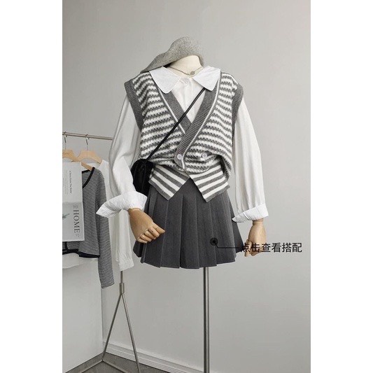 [Ảnh thật/sẵn] Áo gile len kẻ cúc lệch lượn cổ sâu viền kẻ