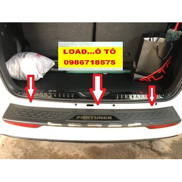 Ốp Bậc Cốp Ngoài Nhựa Toyota Fortuner Từ 2013 đến 2017-2019,2020