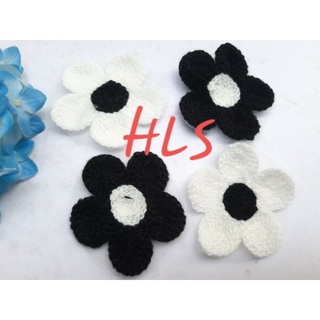 Miếng kết hình hoa cúc đen trắng đường kính 5.5cm