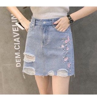 Chân váy jean thêu hoa anh đào BERI