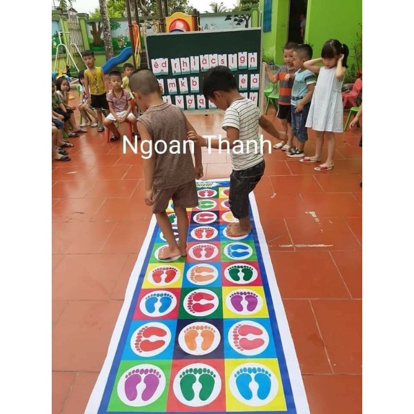 Thảm hình bàn chân cho trẻ vừa học vừa chơi
