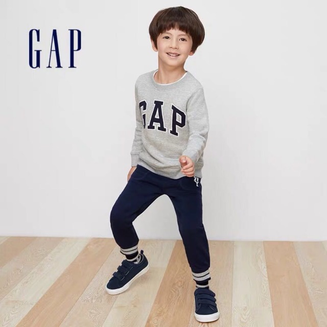 Áo cổ tròn Gap