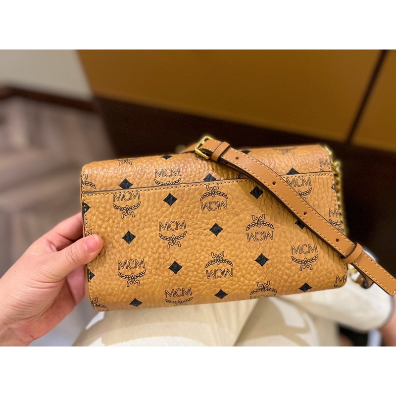 Túi đeo chéo nữ thương hiệu MCM size 23 da thật cao cấp