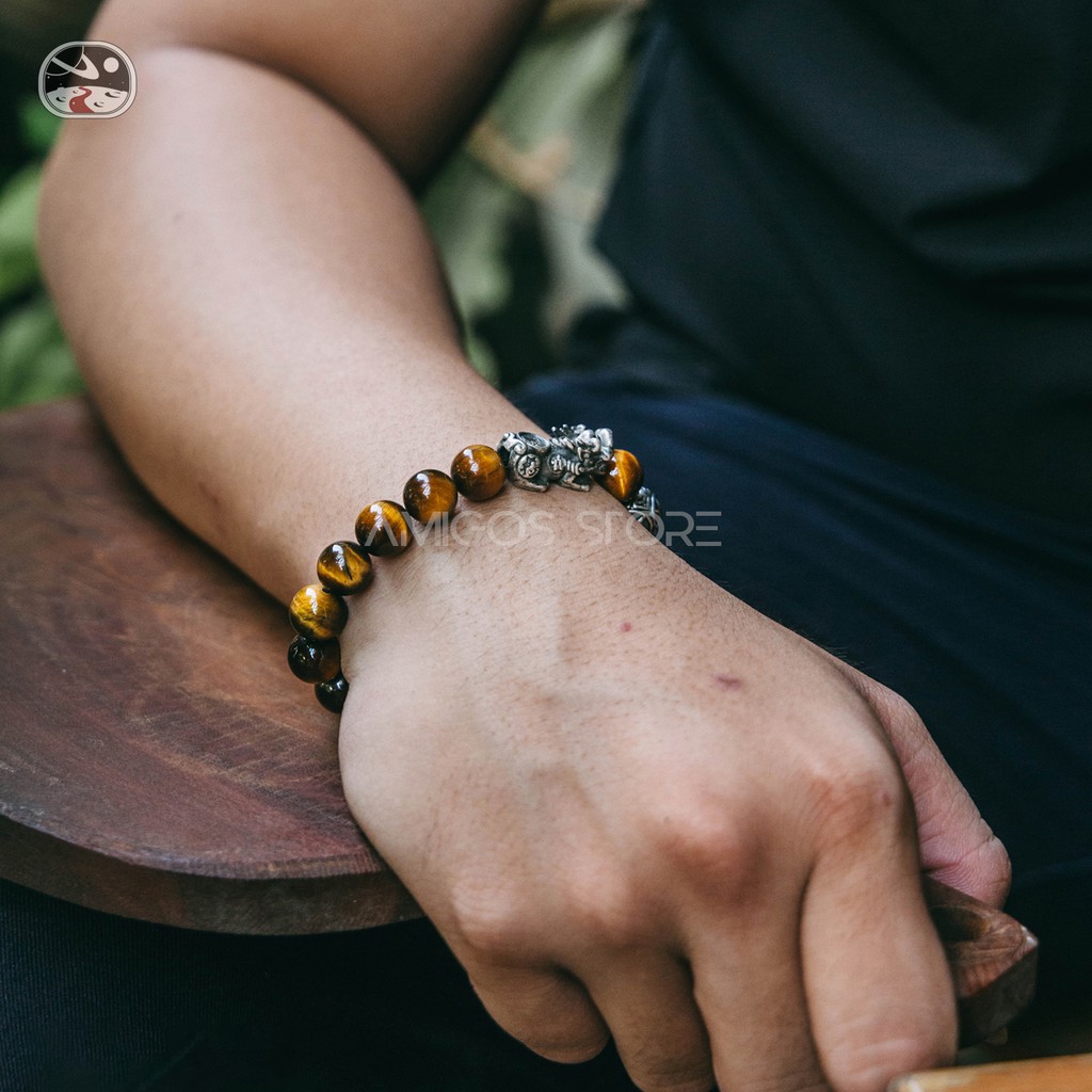 Vòng tay phong thủy handmade đá mắt hổ vàng + charm Tỳ Hưu Bạc