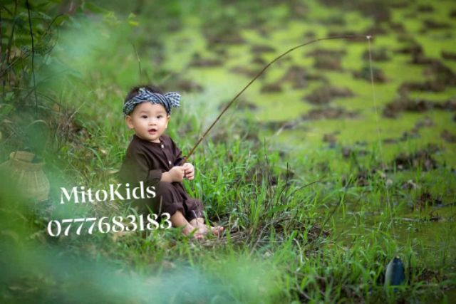 Bộ quần áo bà ba và khăn rằn cho bé