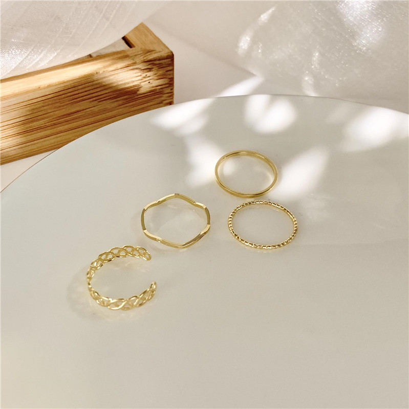 We Flower Set 4 Nhẫn Đeo Khớp Ngón Tay Dạng Xoắn Mạ Vàng Phong Cách Hàn Quốc Thanh Lịch Thời Trang Cho Nữ