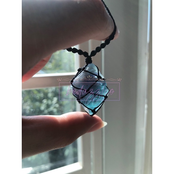 Vòng cổ dây chuyền macrame Fluorite cầu vồng thô