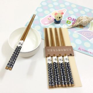 Set 5 đũa hoa văn Nhật Bản - mẫu hoa xanh