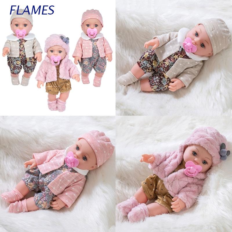 Búp bê em bé đang nằm bằng silicone mềm giống như thật