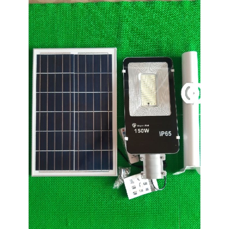 Đèn đường năng lượng mặt trời LY-TYN004 150W Chất liệu sản phẩm Nhôm đúc chống oxy hóa+ kính thủy tinh