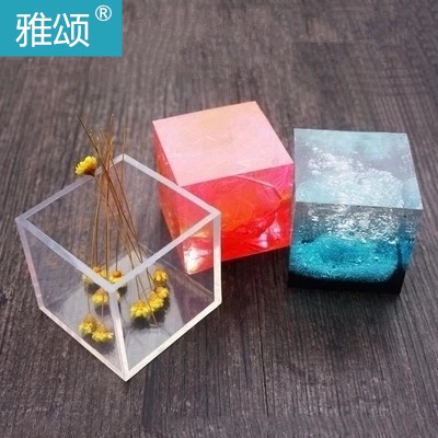 Khuôn silicon làm resin hình khối vuông