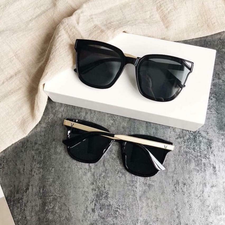KÍNH MÁT NỮ V CHÂN VÀNG UNISEX NAM NỮ MÀU ĐEN 3035 - 55