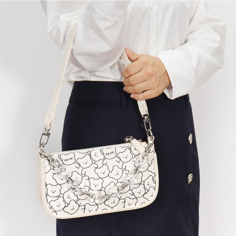 Túi đeo vai họa tiết graffiti phối dây xích acrylic thời trang