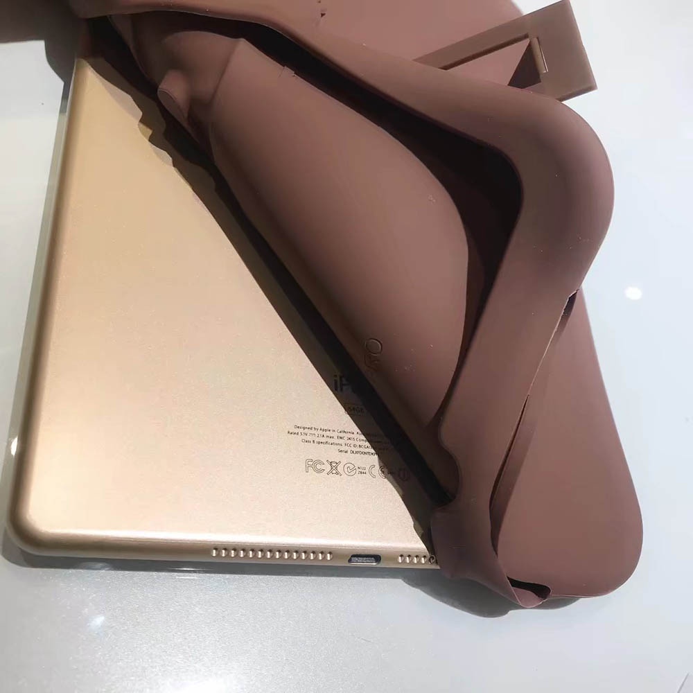 Ốp máy tính bảng gắn hình chú gấu Brown Apple iPad7th iPad8th iPad9 iPad10.2 iPad2 iPad3  iPad4 Air air2 mini1 mini2 mini3 mini4 mini5 iPad5 iPad6 Pro10.5 iPad9.7 Cover