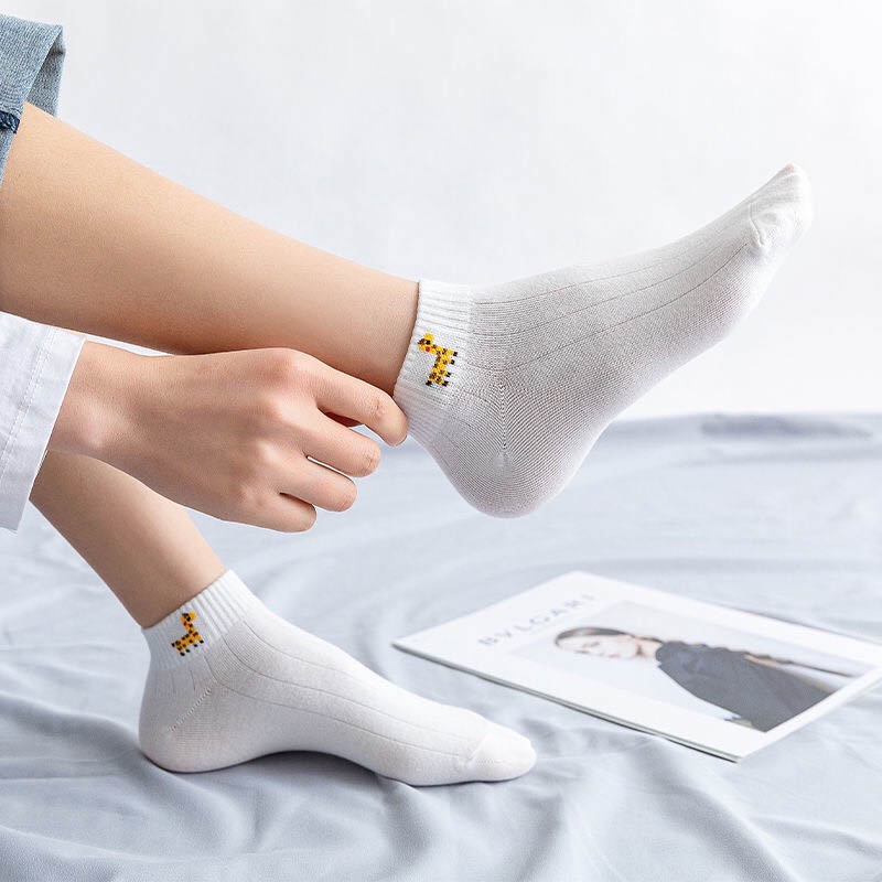Tất vớ cổ ngắn trắng họa tiết hoạt hình chất liệu vải co giãn bốn chiều - Sope Shop
