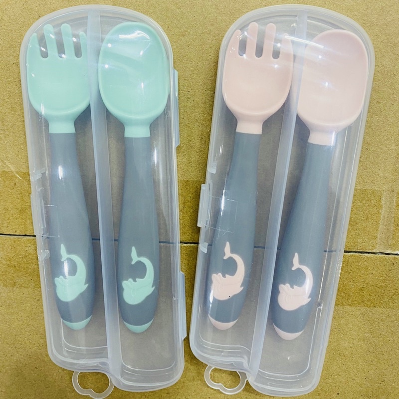 Thìa dĩa uốn cong cho bé tập xúc hình cá heo xinh xắn