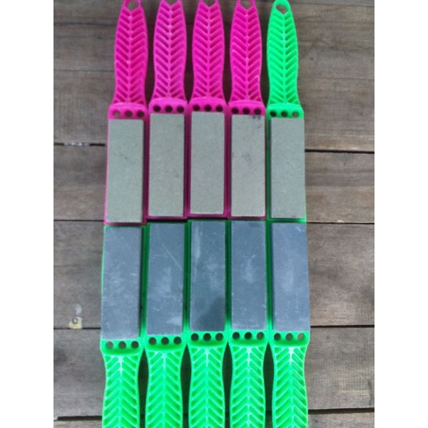 #Sỉ - lẻ# Dụng cụ mài dao, kéo 2 mặt bằng đá có tay cầm nhựa - mặt nhám và mặt mịn giúp mài dao sắc bén