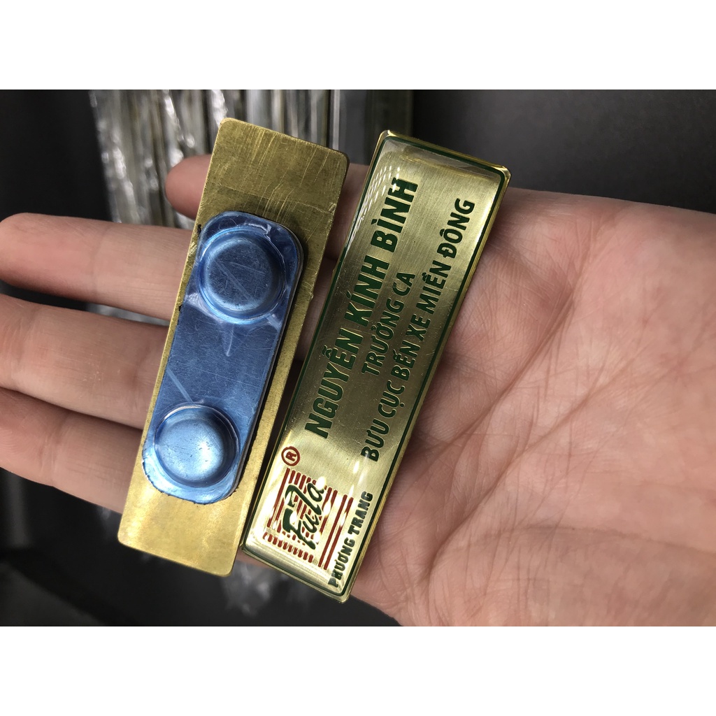 Bảng tên nhân viên