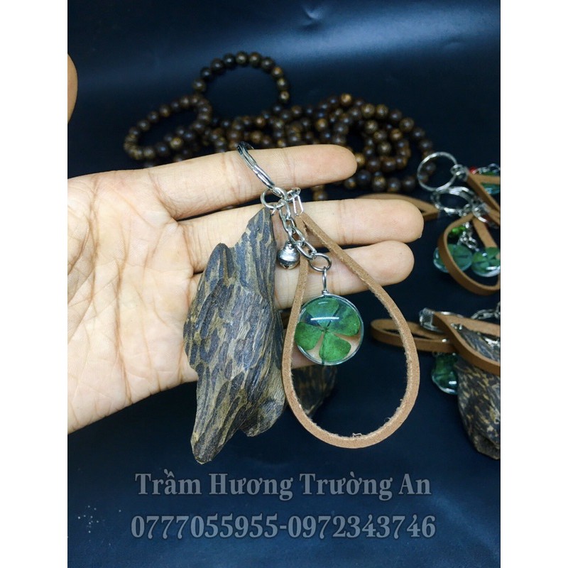 MÓC CHÌA KHOÁ TRẦM HƯƠNG-CỎ 4 LÁ-an toàn trên mọi nẻo đường