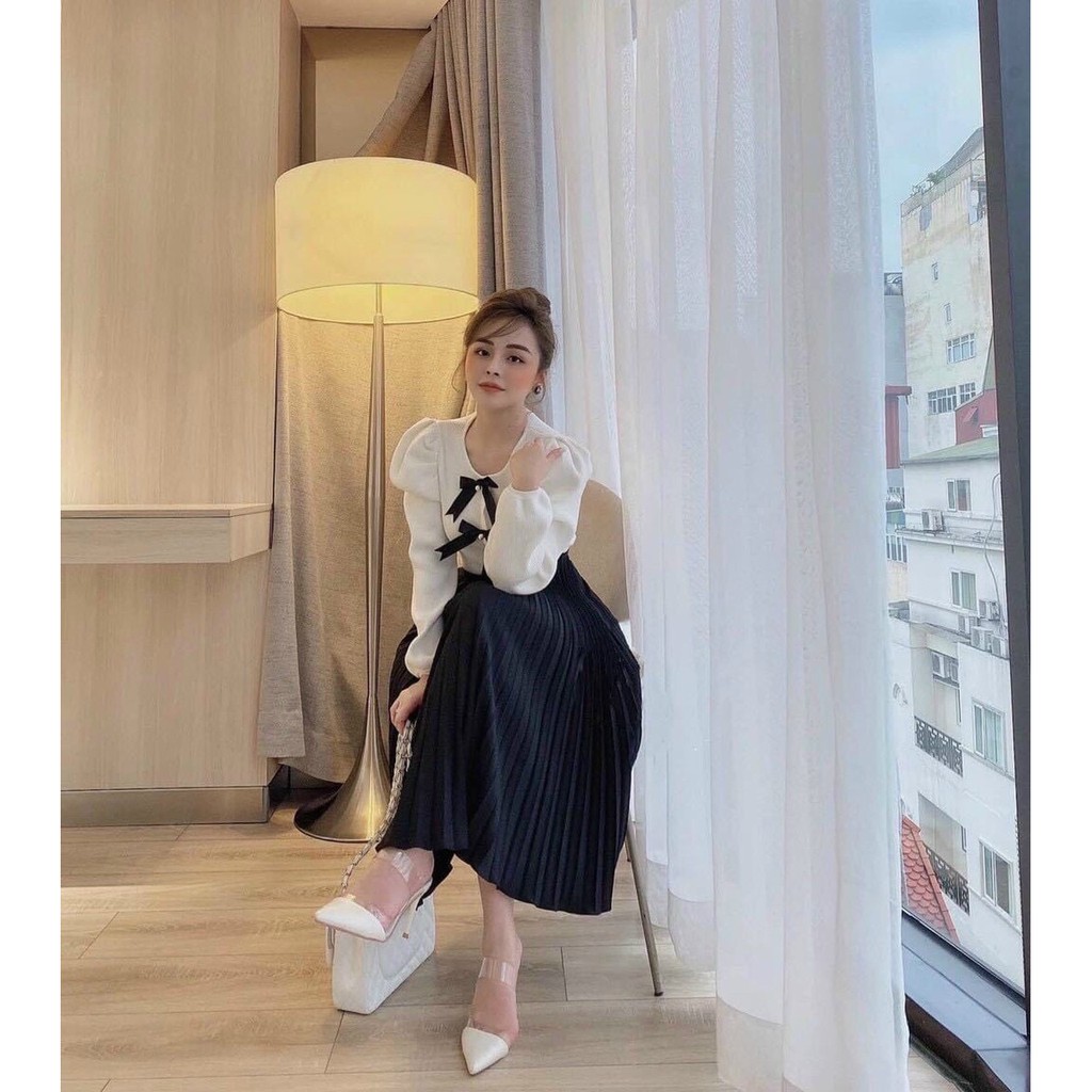 Set áo thun + váy dập ly. Có 1 màu. KÈm hình chụp thật 100%. Size dưới 55kg vừa. Đơn giản mà đẹp nha mấy chế