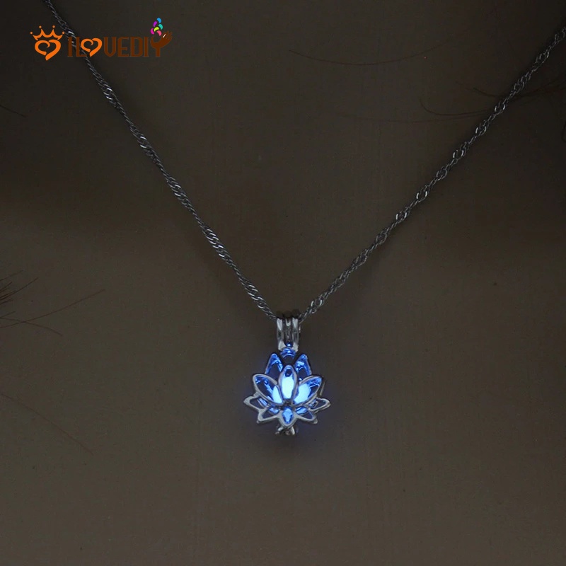 Vòng cổ mặt hình hoa sen dạ quang đơn giản thời trang dành cho nữ