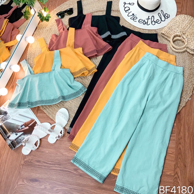 Set trang phục áo Croptop hai dây chân viền zigzag và quần dài ống suông viền màu trơn
