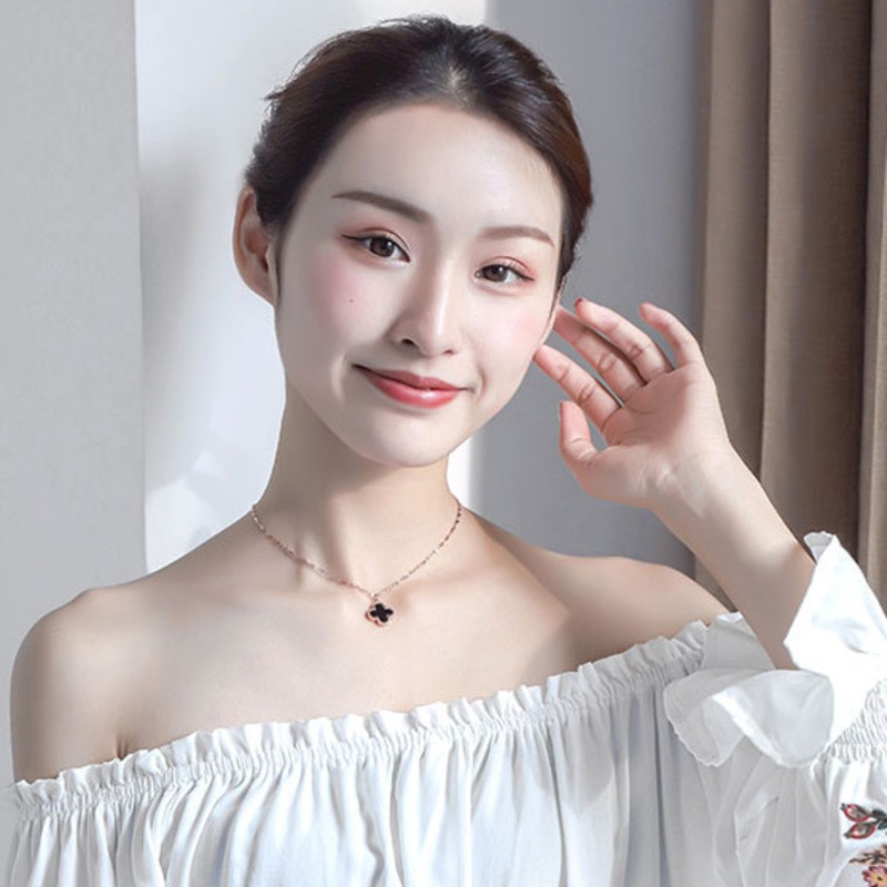 Dây chuyền mặt hình có bốn lá xinh xắn dành cho phái đẹp