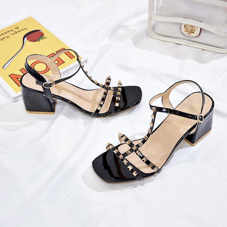 Giày gót vuông nạm đinh sang trọng xinh xắn cho nữ