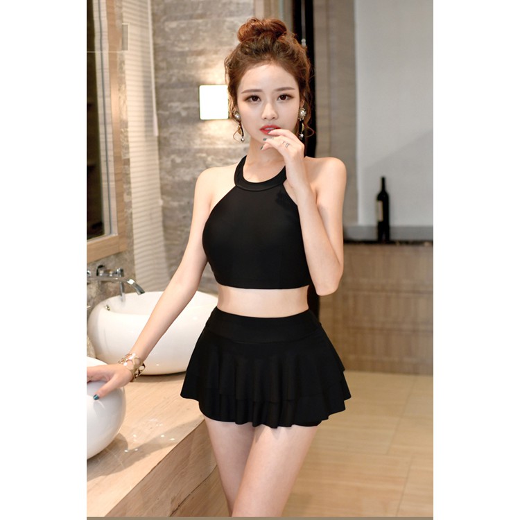 Bikini hai mảnh cổ yếm đen che khuyết điểm