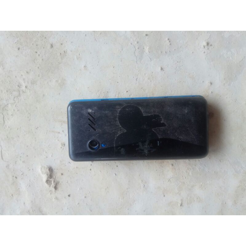 Điện thoại cổ bàn phím cũ.