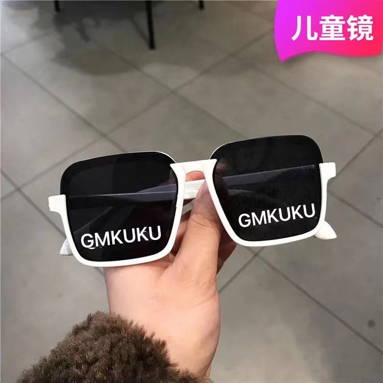 Kính Mát In Chữ Cho Bé Trai &amp; Gái