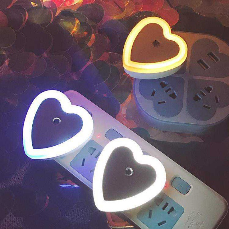 Đèn ngủ cảm biến led chiếu sáng tiện dụng, đèn trang trí phòng ngủ hình trái tim FAMAHA