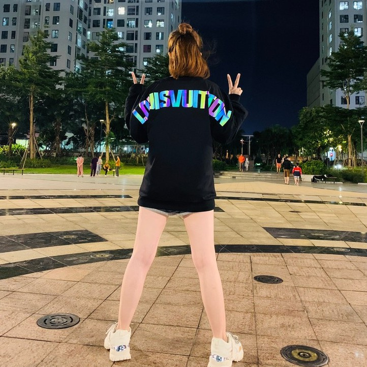 Áo Sweater LVS Chữ Louis Vuitton phía sau Bản Limited Phản Quang 7 màu Áo nỉ Dài tay Unisex in hiệu ứng Hologram