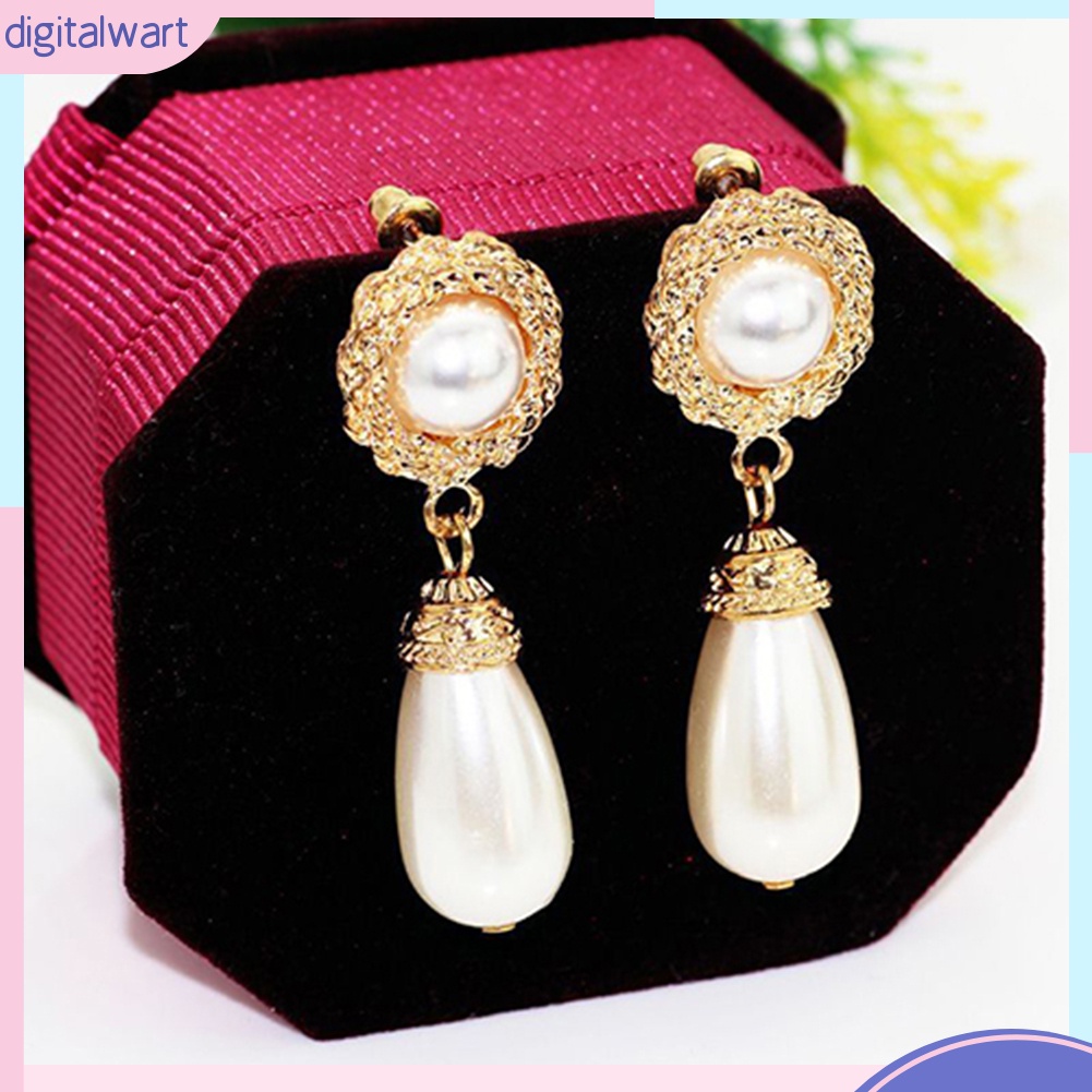 Cặp khuyên tai tròn mạ vàng thiết kế hình giọt nước đính hạt ngọc xinh xắn cá tính dành cho nữ