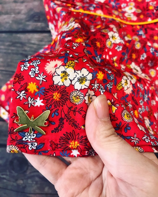 Áo sơmi hoa lá đỏ