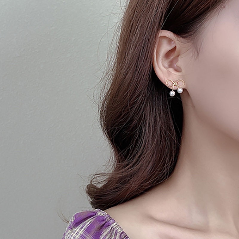 Khuyên tai nữ thiết kế hình nơ gắn ngọc