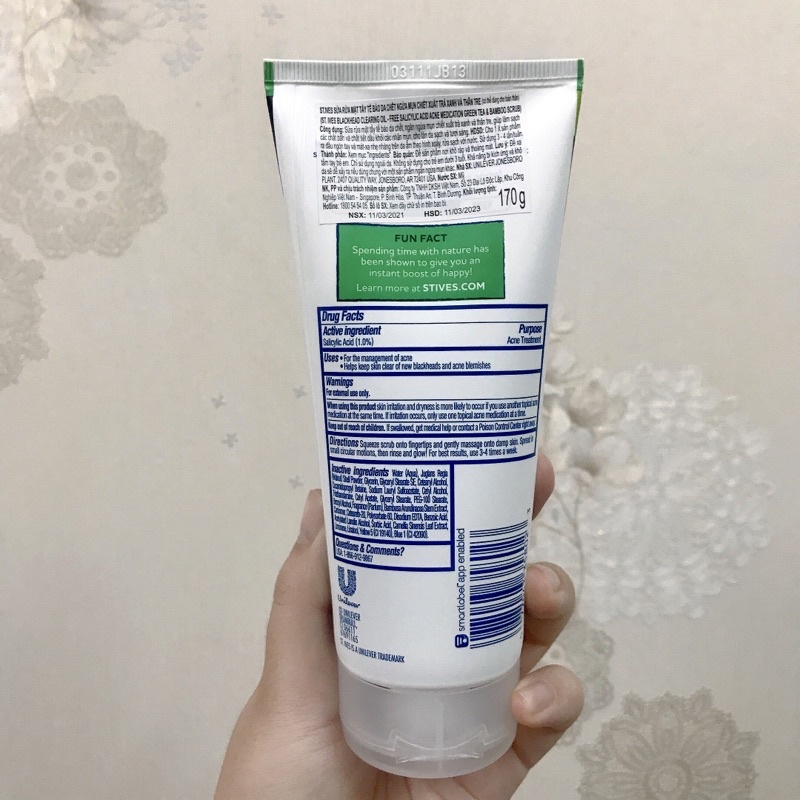 Sữa Rửa Mặt Tẩy Tế Bào Chết St.Ives Blackhead Clearing Green Tea & Bamboo Scrub Trà Xanh & Tre Ngừa Mụn 170g