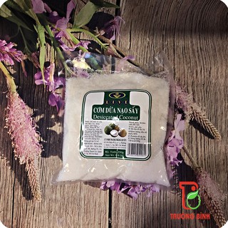 Cơm dừa sấy khô Bến Tre hiệu Live 250g