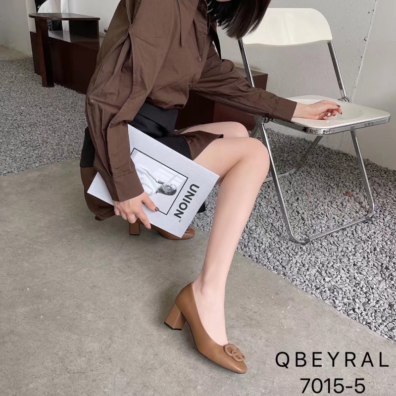 Giày da mềm mũi tròn gót vuông chữ BB