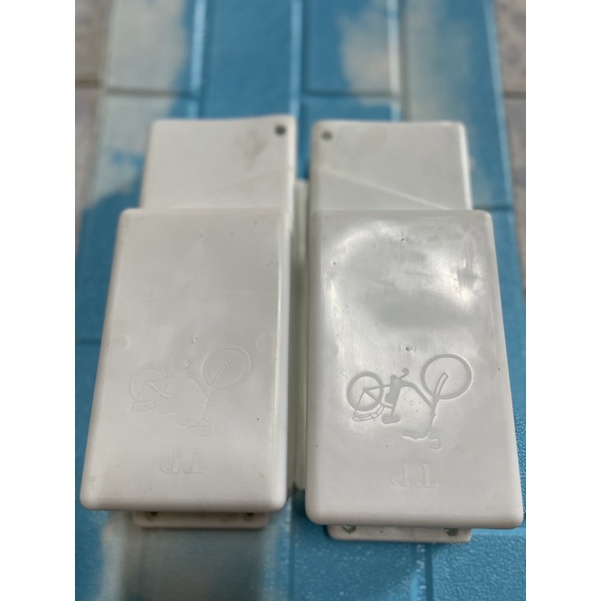 HỘP BÌNH XE ĐẠP ĐIỆN YAMAHA, PANASONIC, NATURAL | MÀU NGẪU NHIÊN TRẮNG - ĐEN | TẶNG KÈM ÓC BẮT BÌNH