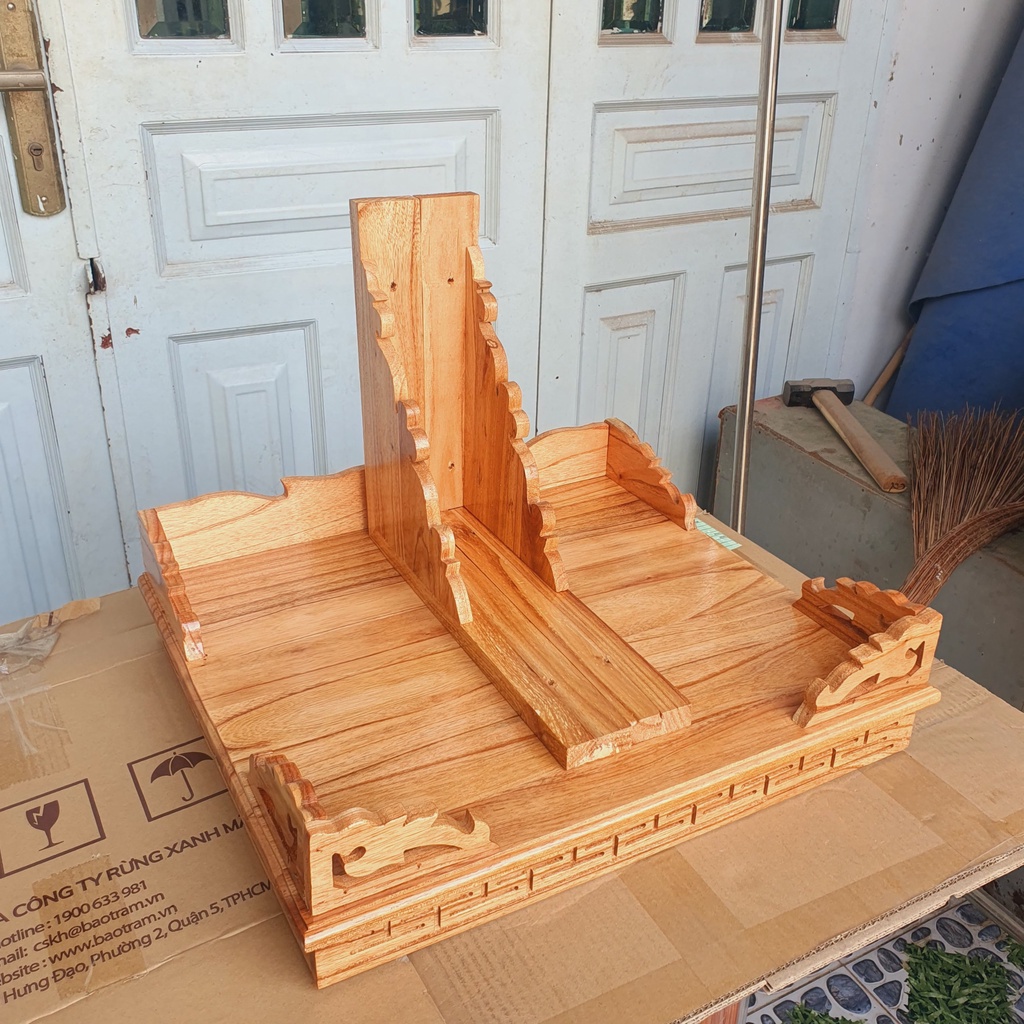 Bàn thờ treo tường gỗ xoan ngang 50cm trơn vàng nhạt