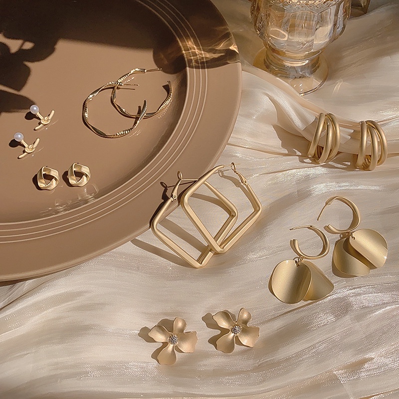 Khuyên Tai Kim Loại Dáng Tròn Phong Cách Hàn Quốc Thời Trang Cho Nữ